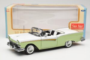 Ford Fairlane Skyliner Green & White Sun Star 1:18 FORD003 Diecast — photo 9 of 9