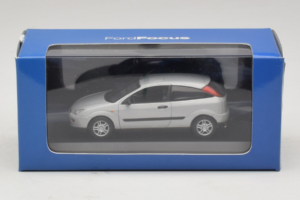 Ford Focus Mk1 3-Door Silver Minichamps 1:43 FOCUS005 Diecast — photo 5 of 5