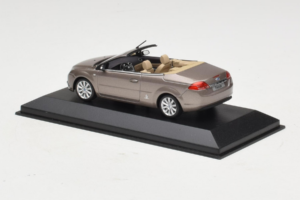 Ford Focus Mk2 CC Grey Minichamps 1:43 FORD005 Diecast — photo 3 of 4