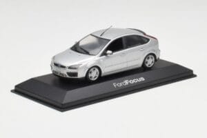 Ford Focus Mk2 Moondust Silver Minichamps 1:43 FOCUS002 Diecast — photo 2 of 4