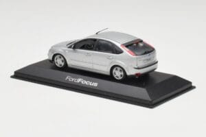 Ford Focus Mk2 Moondust Silver Minichamps 1:43 FOCUS002 Diecast — photo 3 of 4