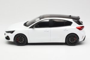 Ford Focus ST Mk4 Frozen White MCG 1:18 MCG18453 Diecast — photo 3 of 6