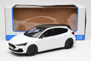 Ford Focus ST Mk4 Frozen White MCG 1:18 MCG18453 Diecast — photo 6 of 6