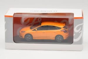 Ford Focus ST Mk3 Tangerine Scream Minichamps 1:43 FOCUS001 Diecast — photo 4 of 4