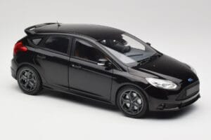 Ford Focus ST Mk2 Panther Black Metallic Minichamps 1:18 110082000 Diecast — photo 6 of 8