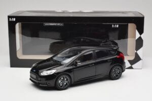 Ford Focus ST Mk2 Panther Black Metallic Minichamps 1:18 110082000 Diecast — photo 8 of 8