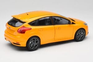 Ford Focus ST Mk2 Tangerine Scream Minichamps 1:18 110082005 Diecast — photo 3 of 8