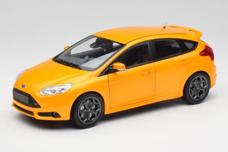 Ford Focus ST Mk2 Tangerine Scream Minichamps 1:18 110082005 Diecast
