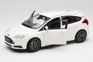 Ford Focus ST Mk2 White Minichamps 1:18 110082004 Diecast — photo 2 of 8