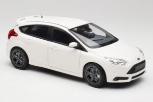 Ford Focus ST Mk2 White Minichamps 1:18 110082004 Diecast — photo 6 of 8