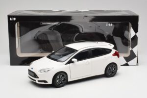 Ford Focus ST Mk2 White Minichamps 1:18 110082004 Diecast — photo 8 of 8