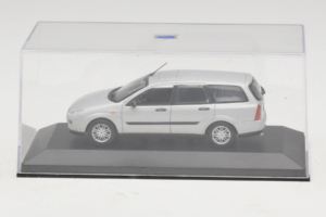 Ford Focus Mk1 Turnier Silver Minichamps 1:43 FOCUS004 Diecast — photo 4 of 5