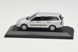 Ford Focus Mk1 Turnier Silver Minichamps 1:43 FOCUS004 Diecast