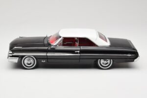 Ford Galaxie 500 Black Sun Star 1:18 1442 Diecast — photo 4 of 8