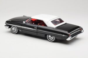 Ford Galaxie 500 Black Sun Star 1:18 1442 Diecast — photo 7 of 8