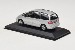Ford Galaxy Mk2 Silver Minichamps 1:43 GALAXY001 Diecast — photo 3 of 4