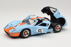 Ford GT40 Gulf #6 J. Ickx / J. Oliver 24 Hours of Le Mans 1969 Eagles Race 1:18 300600 Diecast — photo 2 of 8