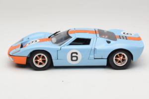 Ford GT40 Gulf #6 J. Ickx / J. Oliver 24 Hours of Le Mans 1969 Eagles Race 1:18 300600 Diecast — photo 4 of 8
