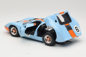 Ford GT40 Gulf #6 J. Ickx / J. Oliver 24 Hours of Le Mans 1969 Eagles Race 1:18 300600 Diecast — photo 5 of 8