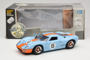 Ford GT40 Gulf #6 J. Ickx / J. Oliver 24 Hours of Le Mans 1969 Eagles Race 1:18 300600 Diecast — photo 8 of 8