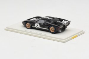 Ford GT40 Mk II #2 B. McLaren / C. Amon Shelby American Winner 24 Hours of Le Mans 1966 Spark 1:43 43LM66-O1 Resin — photo 3 of 4