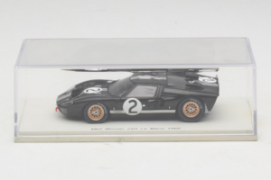 Ford GT40 Mk II #2 B. McLaren / C. Amon Shelby American Winner 24 Hours of Le Mans 1966 Spark 1:43 43LM66-O1 Resin — photo 4 of 4