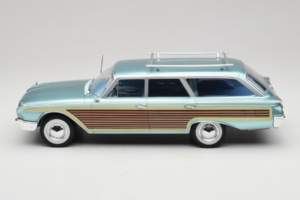 Ford Country Squire Blue MCG 1:18 MCG18049 Diecast — photo 3 of 6