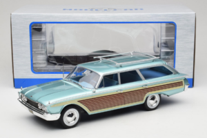 Ford Country Squire Blue MCG 1:18 MCG18049 Diecast — photo 6 of 6