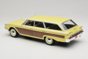 Ford Country Squire Yellow MCG 1:18 MCG18048 Diecast — photo 5 of 6