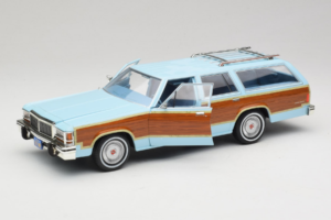 Ford LTD Country Squire Charlie's Angels Movie GreenLight 1:18 19066 Diecast — photo 2 of 8