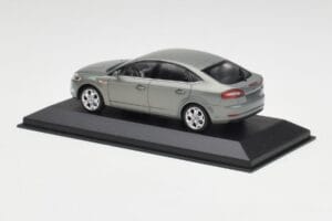 Ford Mondeo Mk3 Sedan Grey Metallic Minichamps 1:43 IND403086003 Diecast — photo 3 of 4