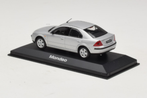 Ford Mondeo Mk3 Saloon Silver Minichamps 1:43 MONDEO005 Diecast — photo 3 of 4