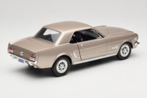 Ford Mustang 1964 1/2 Silver Mira 1:18 6127 Diecast — photo 3 of 8