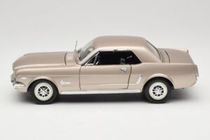 Ford Mustang 1964 1/2 Silver Mira 1:18 6127 Diecast — photo 4 of 8