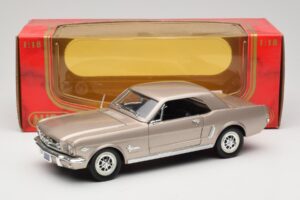 Ford Mustang 1964 1/2 Silver Mira 1:18 6127 Diecast — photo 8 of 8