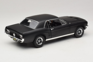 Ford Mustang Creed Movie GreenLight 1:18 13611 Diecast — photo 3 of 8