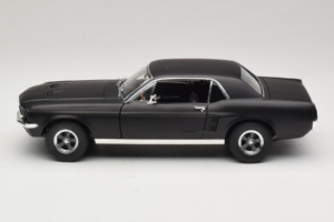 Ford Mustang Creed Movie GreenLight 1:18 13611 Diecast — photo 4 of 8