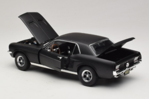 Ford Mustang Creed Movie GreenLight 1:18 13611 Diecast — photo 5 of 8