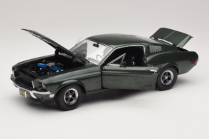 Ford Mustang GT Bullitt with Steve McQueen Figure Greenlight 1:18 12885 Diecast — photo 2 of 8