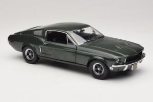 Ford Mustang GT Bullitt with Steve McQueen Figure Greenlight 1:18 12885 Diecast — photo 6 of 8