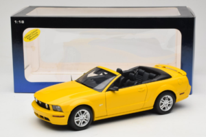 Ford Mustang GT S197 Convertible Screaming Yellow AUTOart 1:18 73062 Diecast — photo 8 of 8