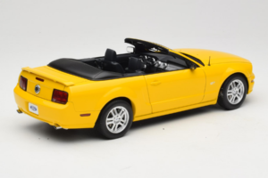 Ford Mustang GT S197 Convertible Screaming Yellow AUTOart 1:18 73062 Diecast — photo 3 of 8