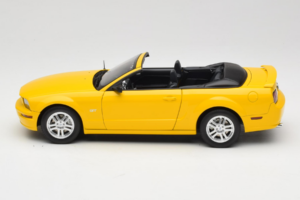 Ford Mustang GT S197 Convertible Screaming Yellow AUTOart 1:18 73062 Diecast — photo 4 of 8