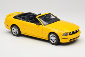 Ford Mustang GT S197 Convertible Screaming Yellow AUTOart 1:18 73062 Diecast — photo 6 of 8