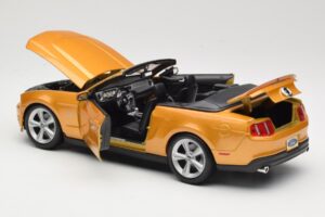 Ford Mustang GT S197 Convertible Gold Maisto 1:18 31158 Diecast — photo 4 of 7