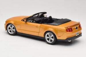 Ford Mustang GT S197 Convertible Gold Maisto 1:18 31158 Diecast — photo 6 of 7