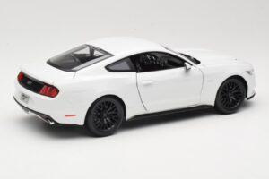 Ford Mustang GT S550 White Maisto 1:18 31197 Diecast — photo 3 of 8