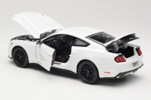 Ford Mustang GT S550 White Maisto 1:18 31197 Diecast — photo 5 of 8
