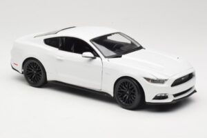 Ford Mustang GT S550 White Maisto 1:18 31197 Diecast — photo 6 of 8