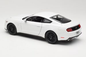 Ford Mustang GT S550 White Maisto 1:18 31197 Diecast — photo 7 of 8